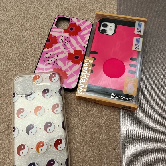 iPhone XR/11 iPhone case bundle - Picture 1 of 4